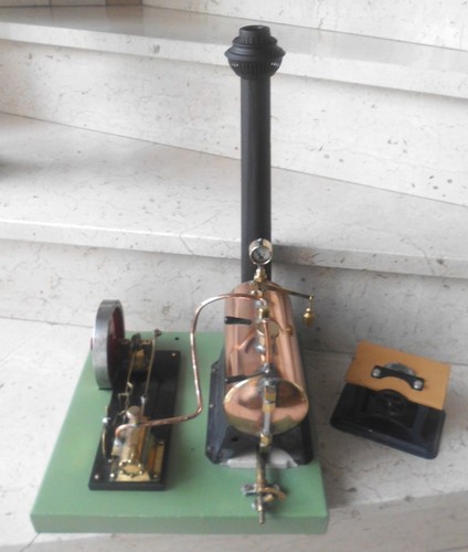 Große dampfmaschine ähnlich - große,