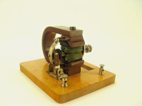Dynamo für dampfmaschine - dynamo,
